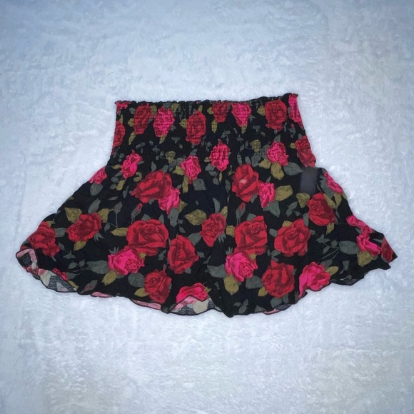 Aritzia Talula XS Rose Red Mini Skirt Comfy Cute Sexy Stretchy Waist Band​ - Picture 1 of 6